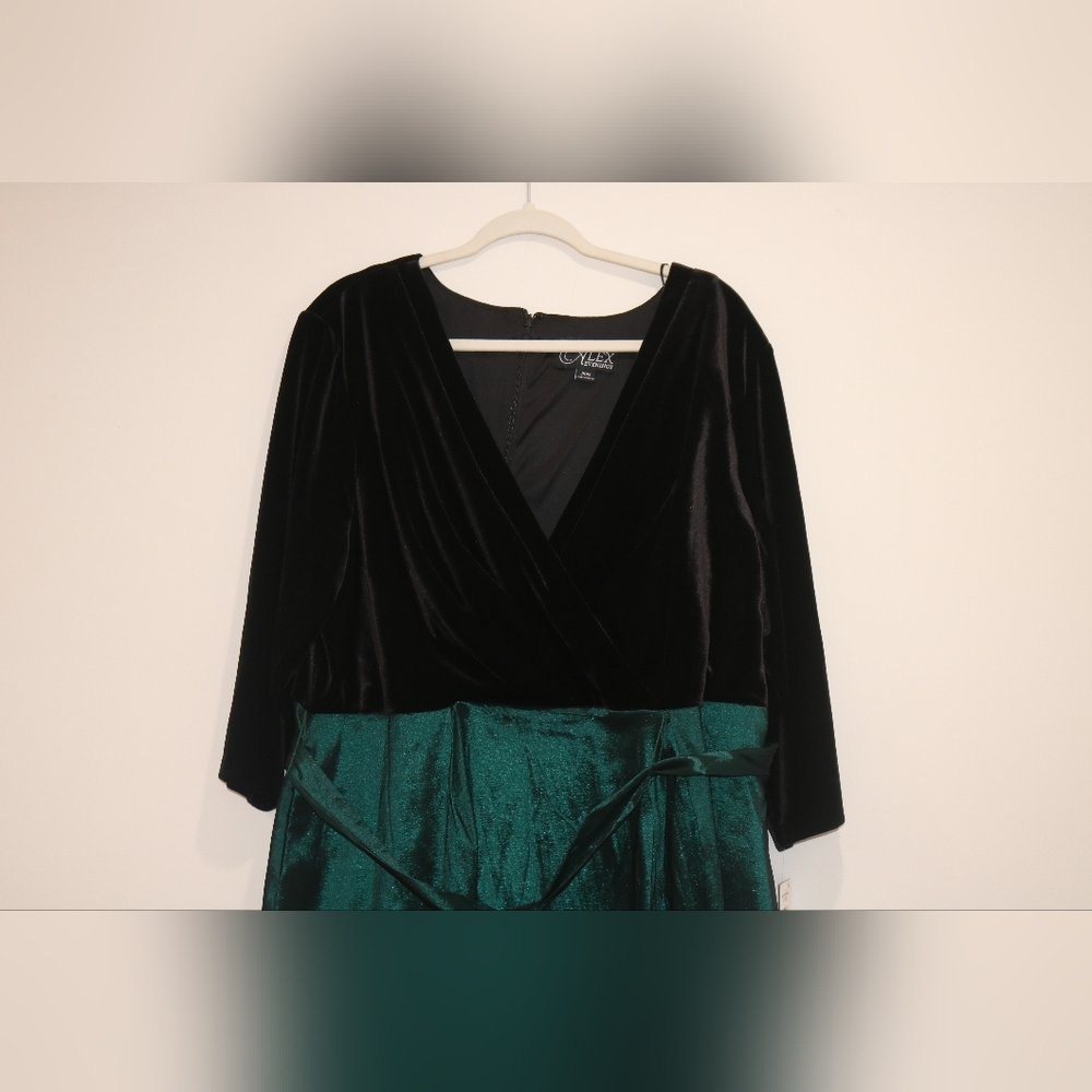 Alex Evenings Plus Size Surplice-Neck Mixed-Media Dress - Black/emerald - Picture 3 of 8